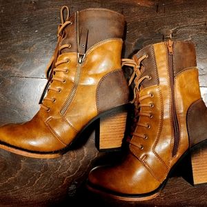 Boots. Cute and different style. To small for me 😞